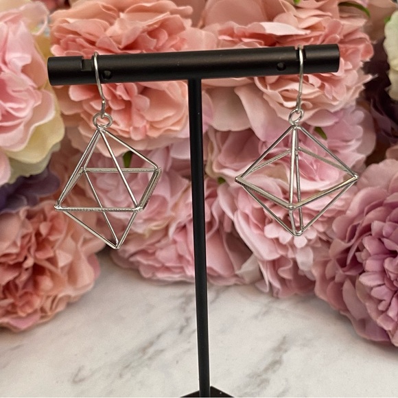 Beautiful Geometric Lantern Dangle Earrings - Picture 6 of 16